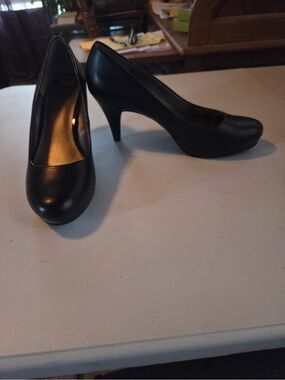 Classic Black Women's Heeled Pump